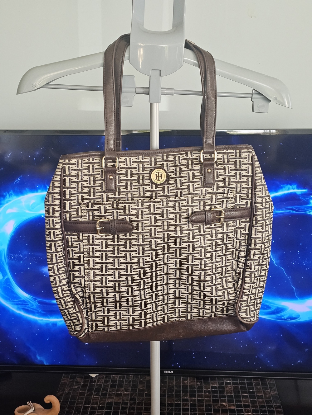 ❗️TOMMY HILFIGER Brown Patterned Tote Bag with Gold Accent ❗️